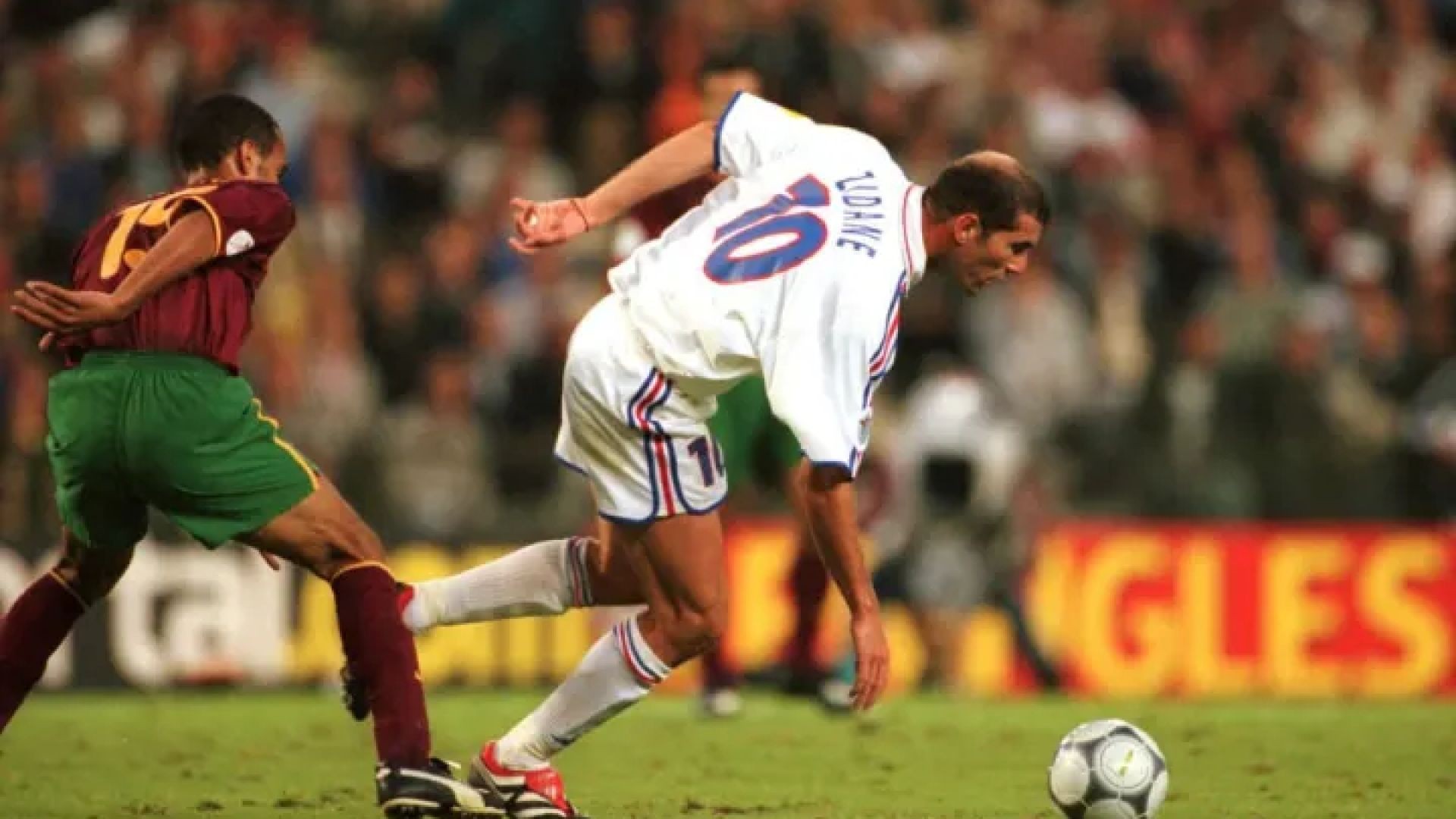 ⁣Zidane Exquisite Chest Control and Touch
